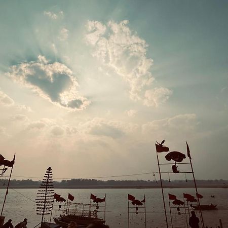 Tandon Lodge On The Ganga Ghat Homestay Varanasi Bagian luar foto