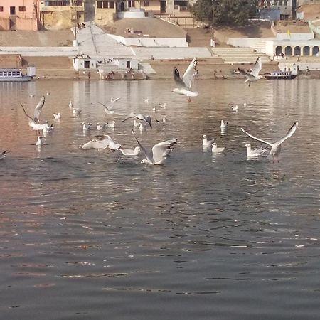 Tandon Lodge On The Ganga Ghat Homestay Varanasi Bagian luar foto