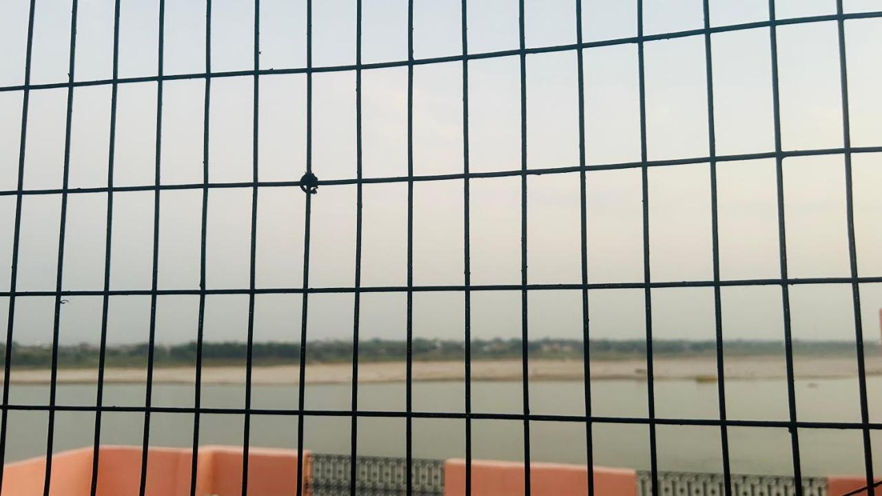 Tandon Lodge On The Ganga Ghat Homestay Varanasi Bagian luar foto