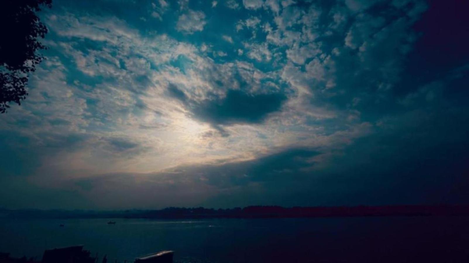 Tandon Lodge On The Ganga Ghat Homestay Varanasi Bagian luar foto