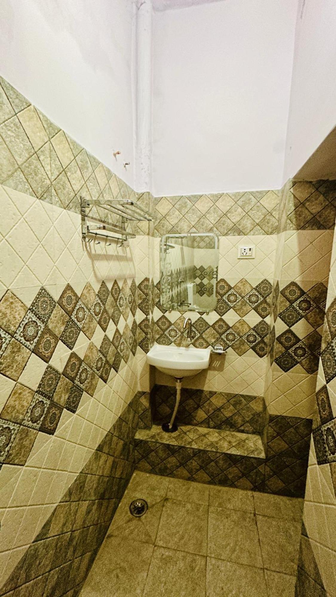 Tandon Lodge On The Ganga Ghat Homestay Varanasi Bagian luar foto